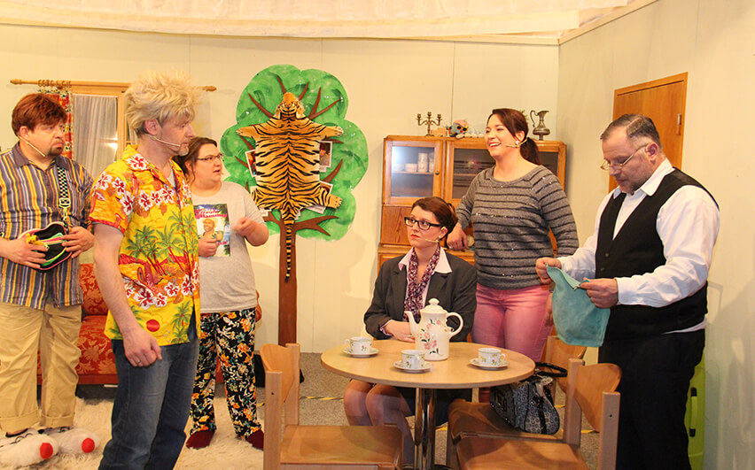Theaterverein Wiesenbach Pressebericht Neurosige Zeiten